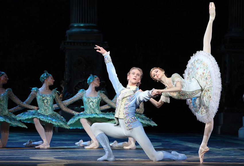 Большой онлайн: трансляции балетов и опер знаменитого театра