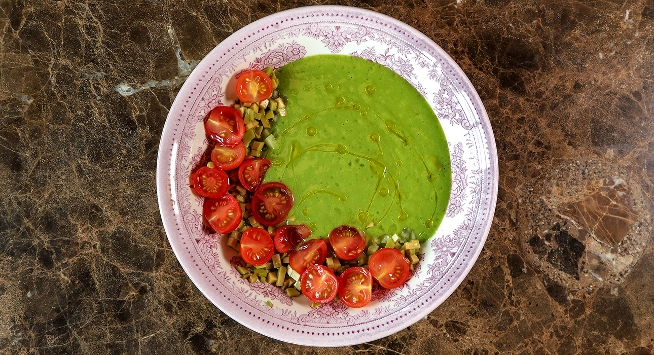 Едим дома: зеленая гречка, авокадо-гаспачо и другие рецепты от московских шефов