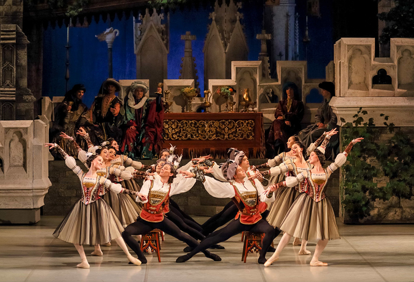 #PostaDance: онлайн-трансляция балета «Лебединое озеро» Пермского театра оперы и балета 15 апреля в 17:00