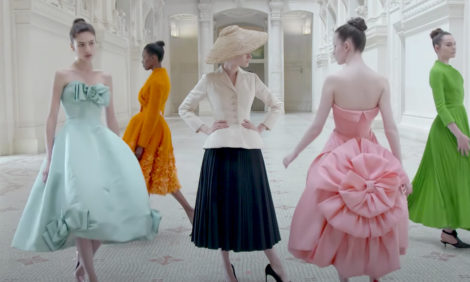 Вышел документальный фильм о выставке Christian Dior: Designer of Dreams в Париже
