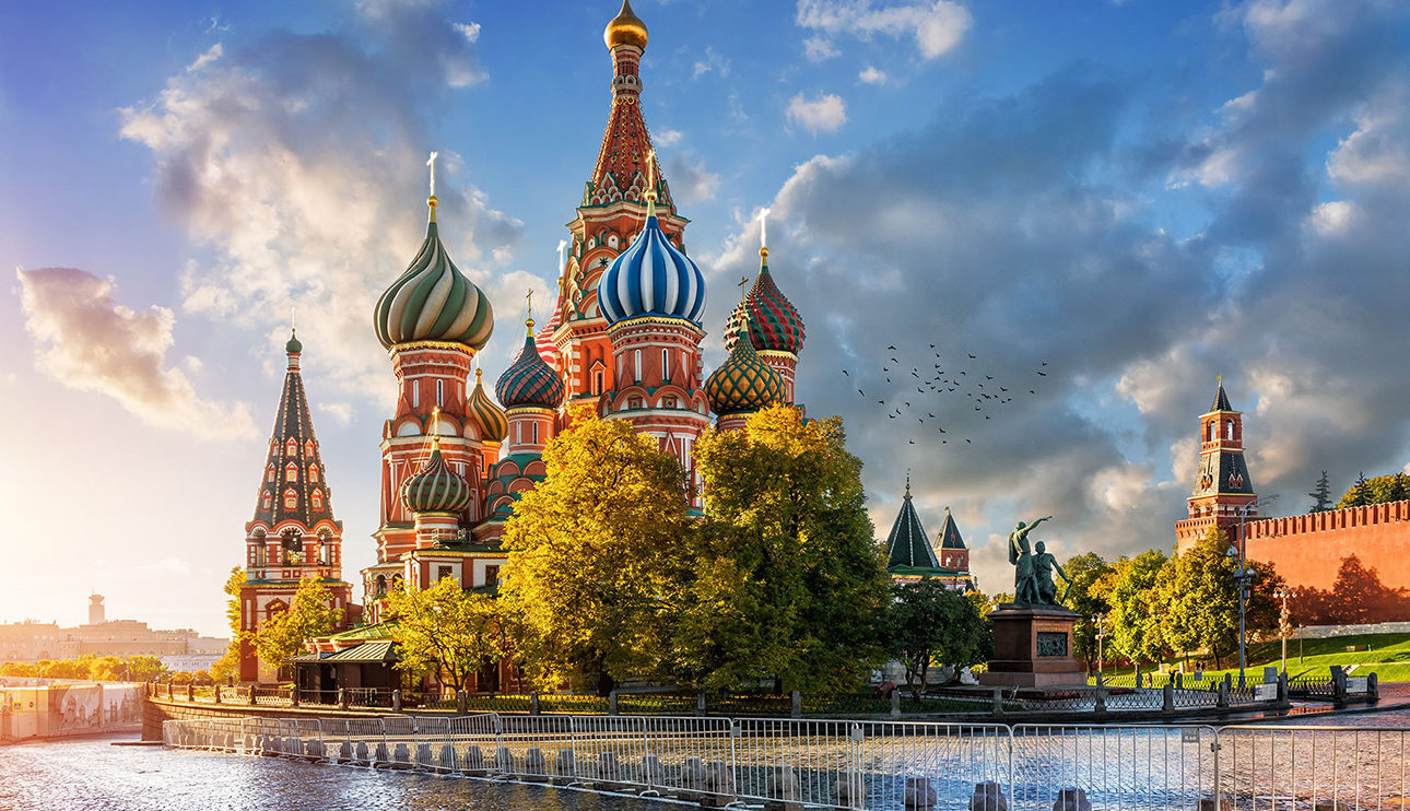 Электронные визы для въезда в Россию введут с 2021 года
