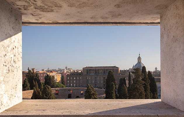 В честь подписания соглашения об открытия отеля в центре Рима в 2022 году Дом Bvlgari и представил колье «Итальянское гостеприимство»