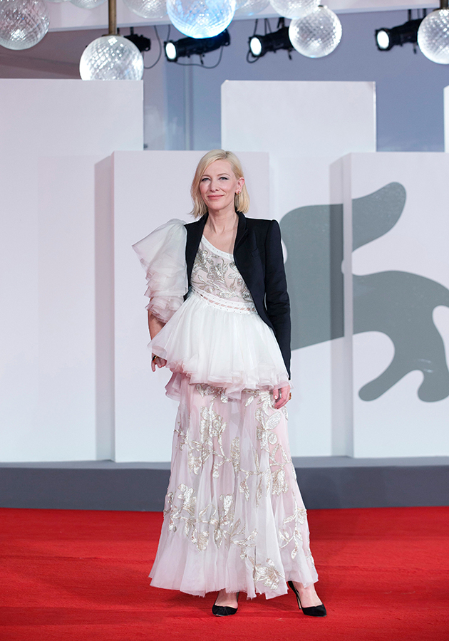 Кейт Бланшетт на Кинофестивале в Венеции: брючные образы и «старое» платье