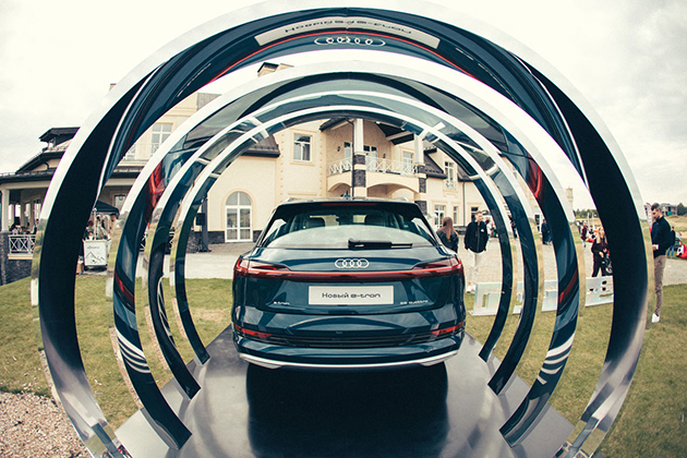 Audi e-tron weekend 2020: презентация нового полностью электрического SUV и турнир по гольфу