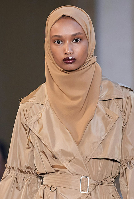 Сумки на шнурке и хиджабы: коллекция Max Mara весна-лето 2021 на Миланской неделе моды
