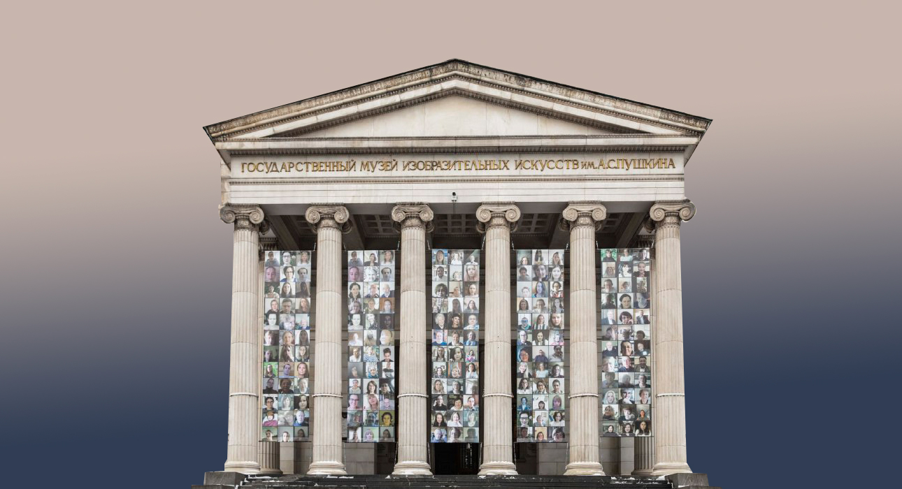 Фото дня: афиши, посвященные сотрудникам ГМИИ им. А.С.Пушкина, — на фасаде главного здания музея