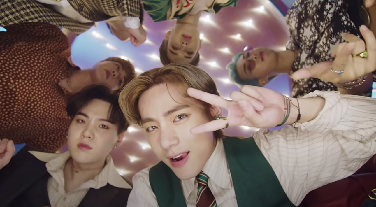 Видео дня: клип корейской кей-поп-группы BTS на песню Dynamite установил мировой рекорд по числу зрителей