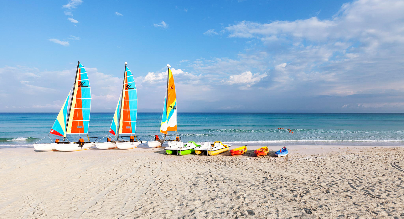Куда поехать на майские: белоснежные пляжи Варадеро, борщ по-кубински и сокровища пиратов Кайо-Ларго