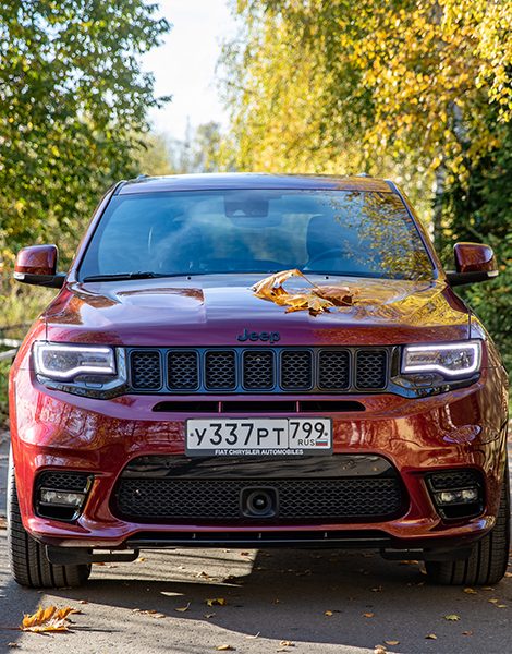 Авто с&nbsp;Яном Коомансом: тест-драйв Jeep Grand Cherokee SRT