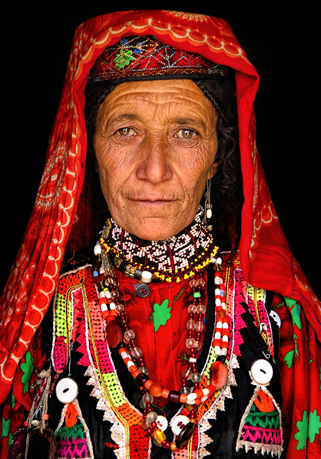 Александр Химушин. Коренная женщина-хик из Афганистана в повседневной традиционной одежде