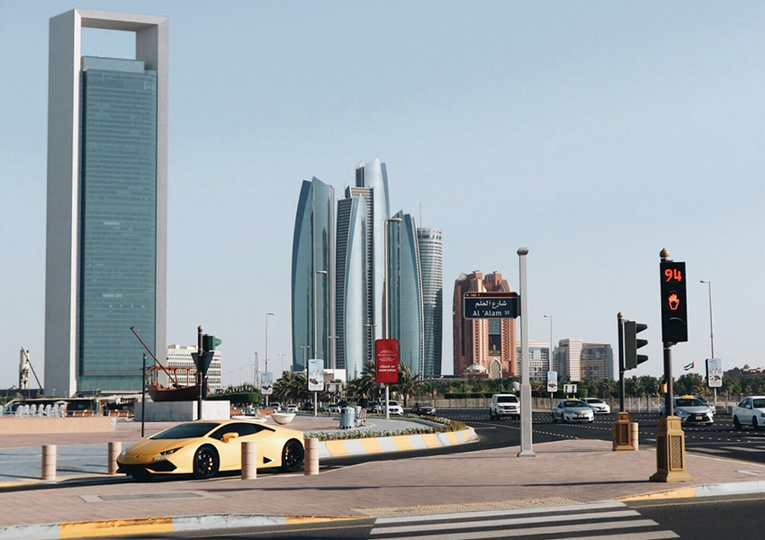 Актуальные правила для путешественников в Абу-Даби — на машине и самолете
