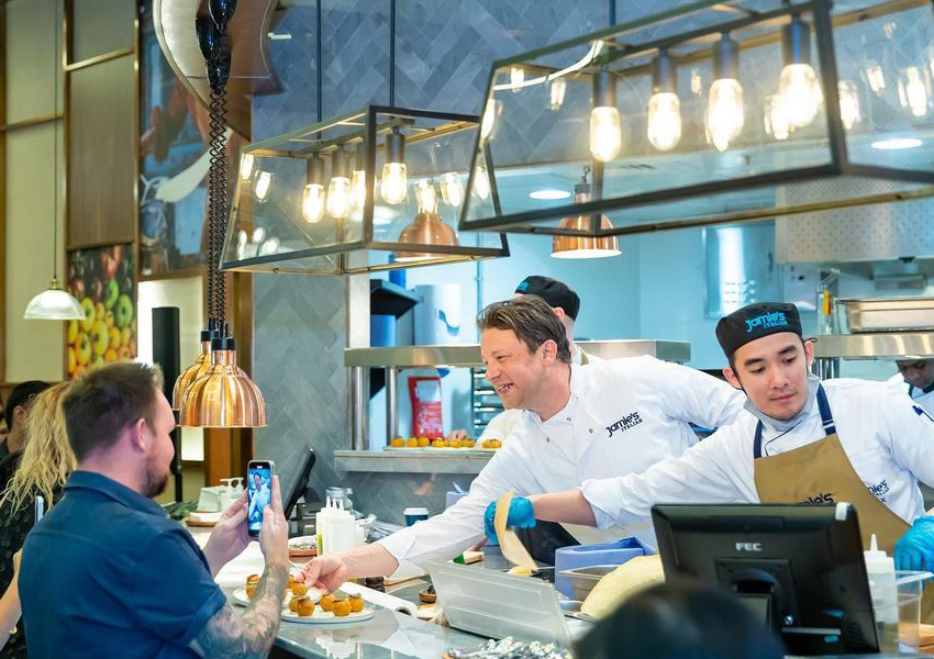 Джейми Оливер открывает новый ресторан в Дубае