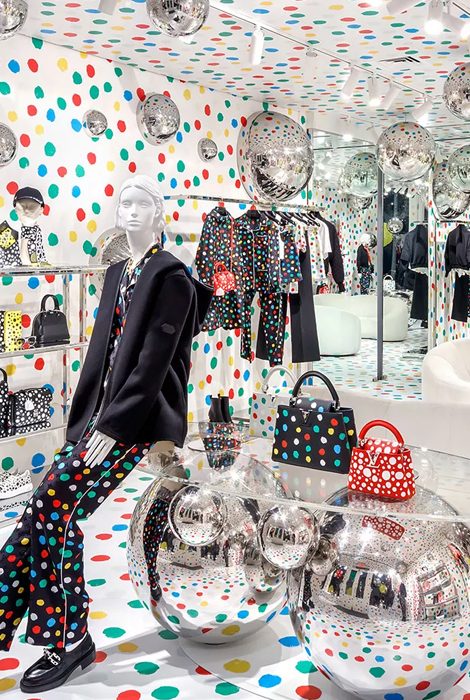 Louis Vuitton украшает бутики по&nbsp;всему миру в&nbsp;честь коллаборации с&nbsp;художницей Яёи Кусамой