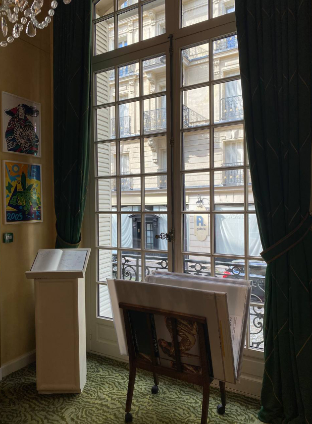 Выставка Yves Saint Laurent — Shapes & Forms в музее модного дома в Париже