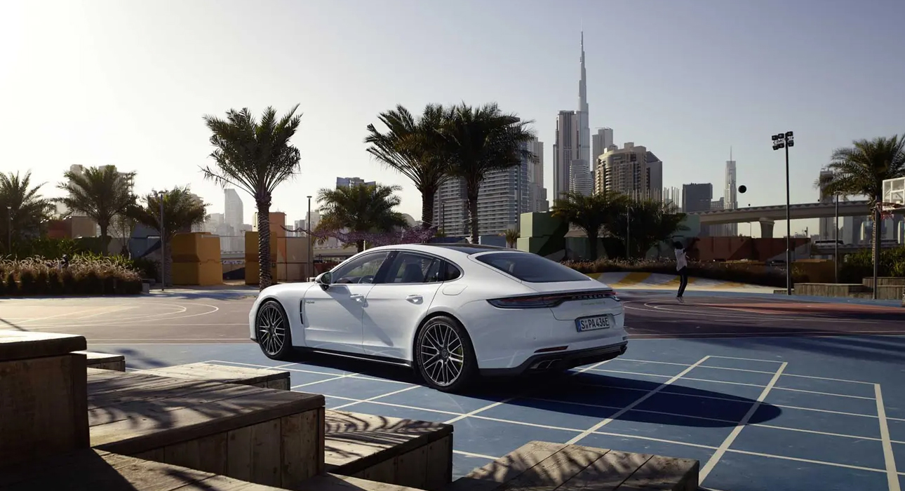 Новый Porsche Panamera представят 24 ноября 2023 года в Дубае
