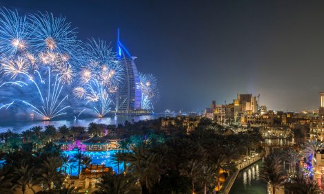 Что делать в&nbsp;Дубае на&nbsp;Новый год? Ярмарка, Санта-Клаус на&nbsp;лодке абра, венецианская карусель и&nbsp;праздничный квест в&nbsp;Madinat Jumeirah