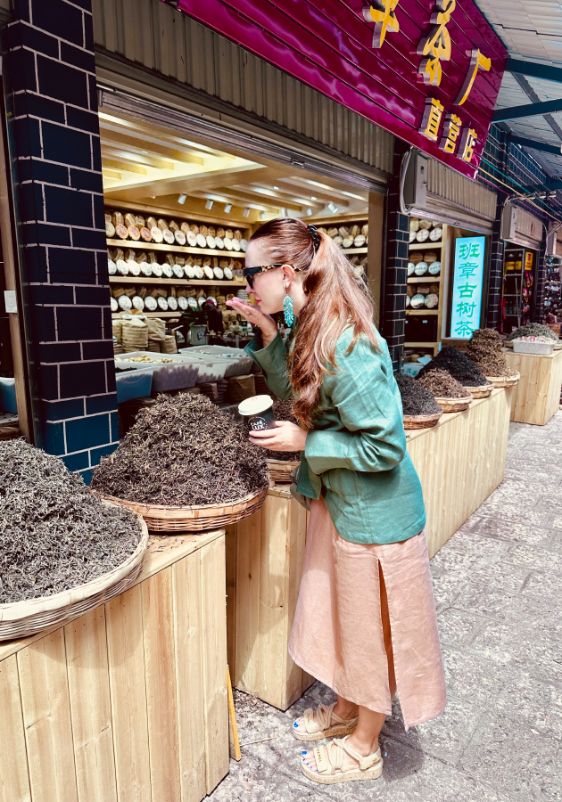 Очаровательный городок Лицзян, где находится  LUX* Tea Horse Road Lijiang и старинный чайный дом, был основан благодаря чайной торговле